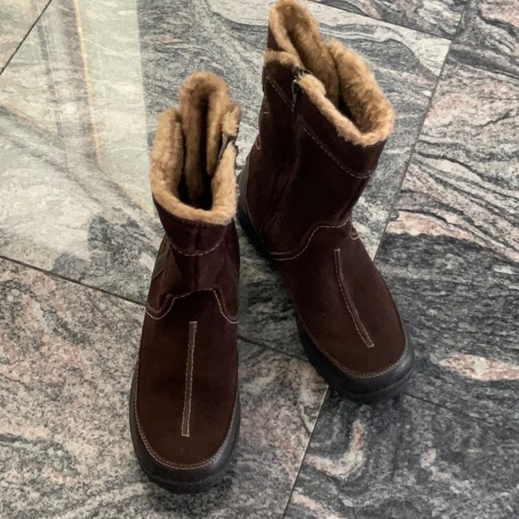 Clarks Boots Winter Leather Suede Women’s Size 9.5 Medium Brown Comfort Warm - Picture 11 of 13